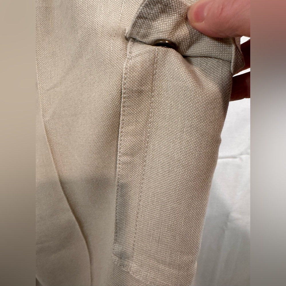 Tommy Bahama silk linen cargo pants size 33

In Excellent Condition! - Picture 10 of 14